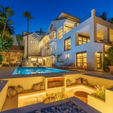 Venta de villa independiente en Nueva Andalucía