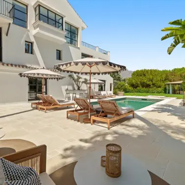 Venta de villa independiente en Nueva Andalucía