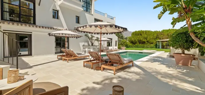 Venta de villa independiente en Nueva Andalucía 1