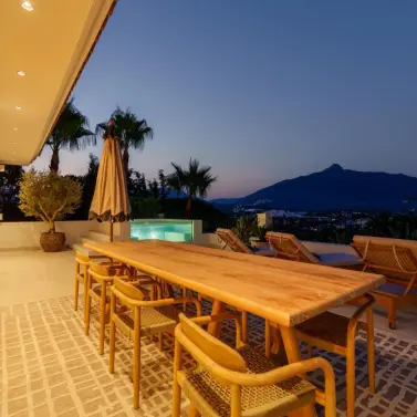 Venta de villa independiente en Nueva Andalucía