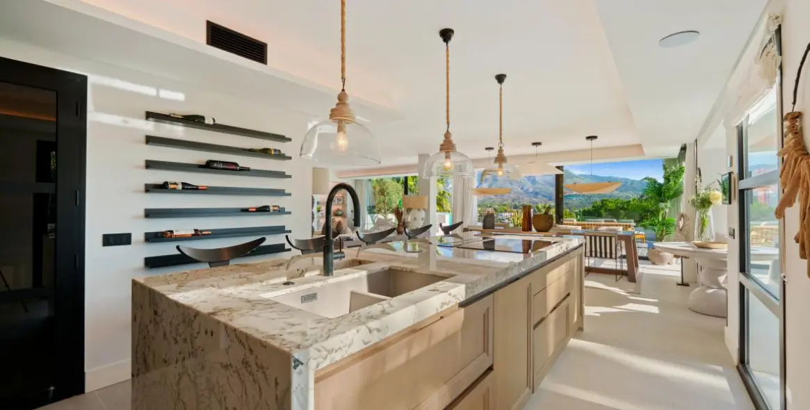 Venta de villa independiente en Nueva Andalucía 15