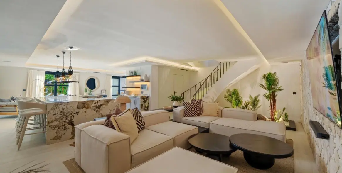 Venta de villa independiente en Nueva Andalucía 19