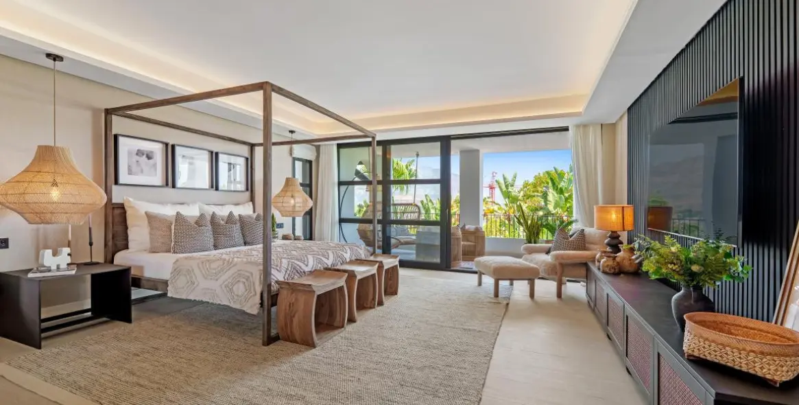 Venta de villa independiente en Nueva Andalucía 28