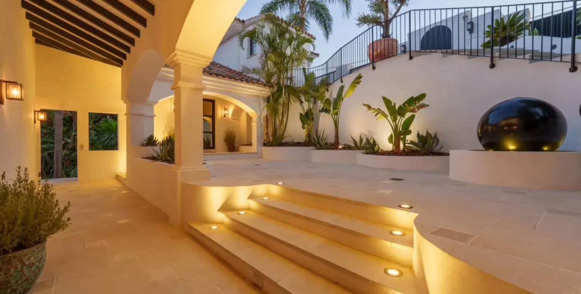 Venta de villa independiente en Nueva Andalucía 39