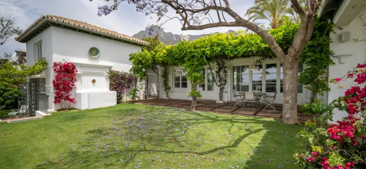 Venta de villa independiente en Sierra Blanca 0