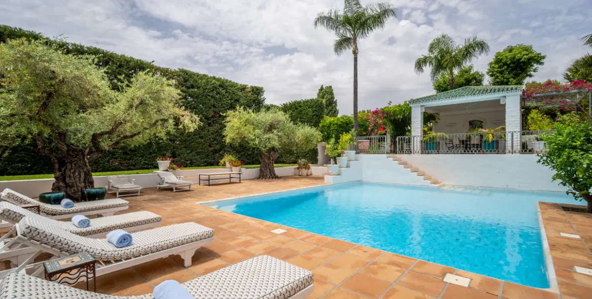 Venta de villa independiente en Sierra Blanca 25