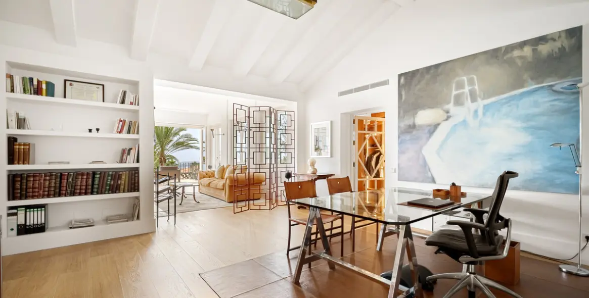 Venta de villa independiente en Sierra Blanca 42