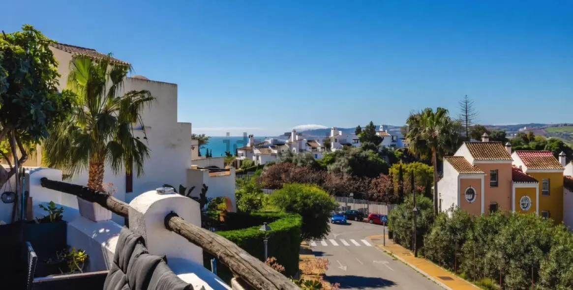 Sale of ground floor apartment in Casares Playa 18
