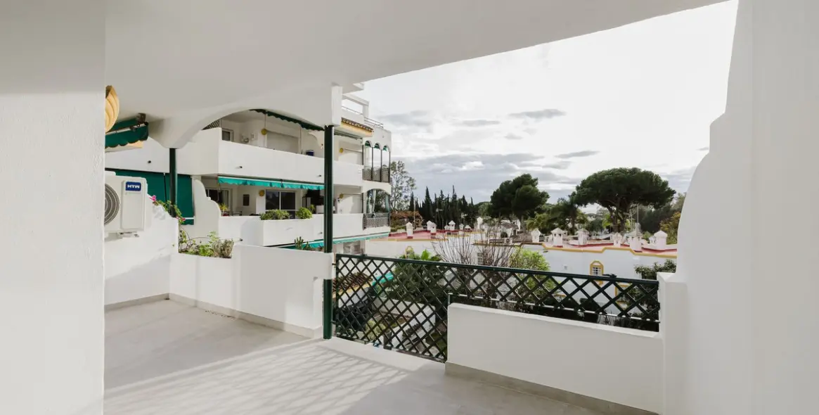 Sale of middle floor apartment in Artola 2