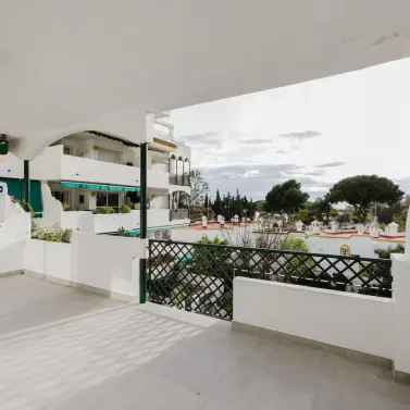 Sale of middle floor apartment in Artola