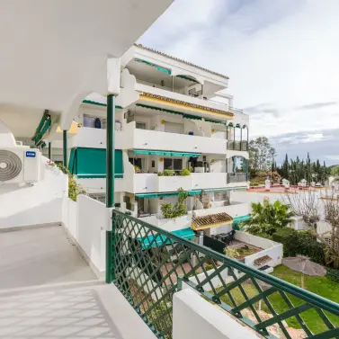 Sale of middle floor apartment in Artola