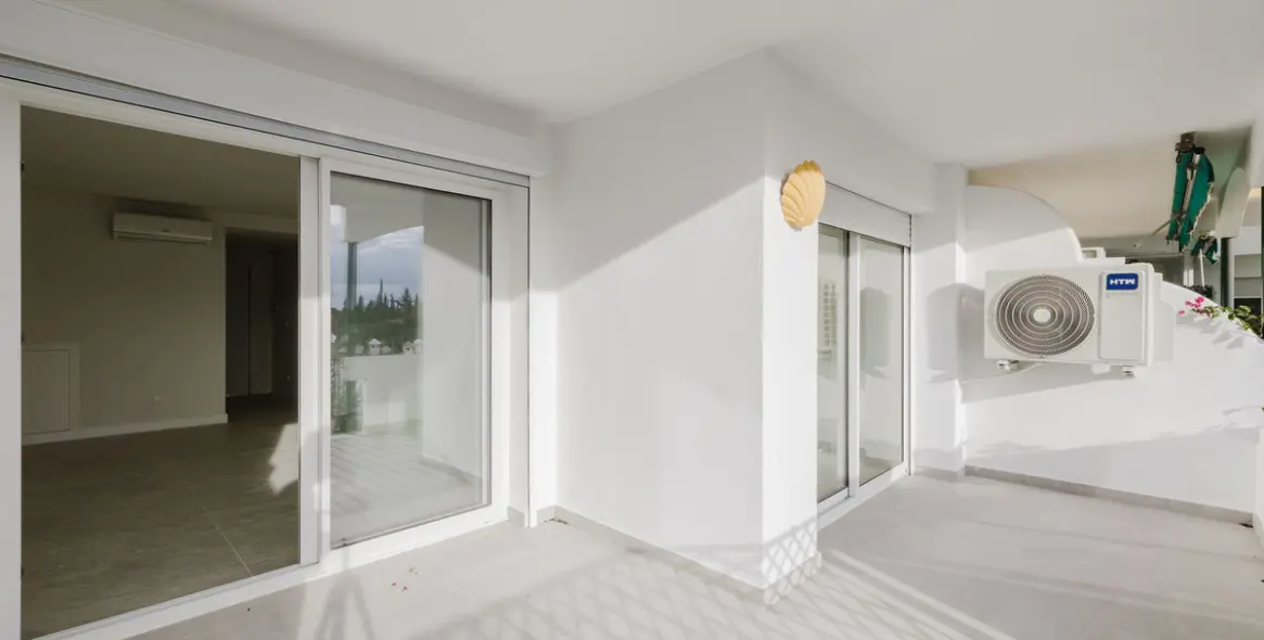 Sale of middle floor apartment in Artola 5