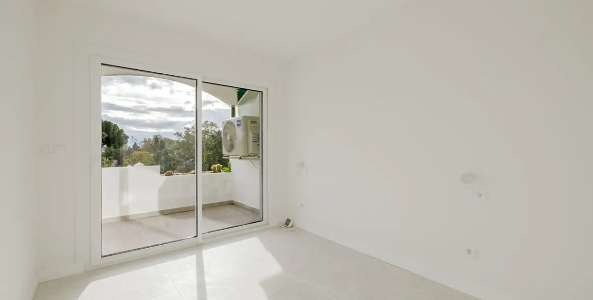 Sale of middle floor apartment in Artola 11