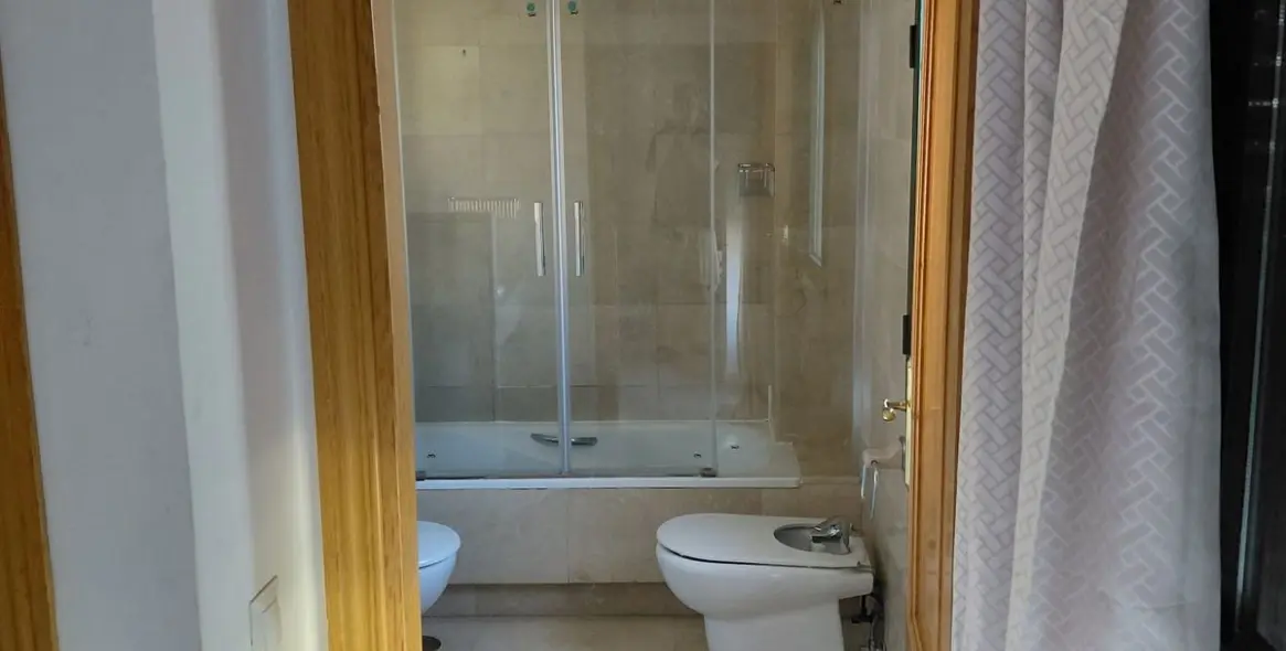 Venta de apartamento en planta baja en Estepona 28