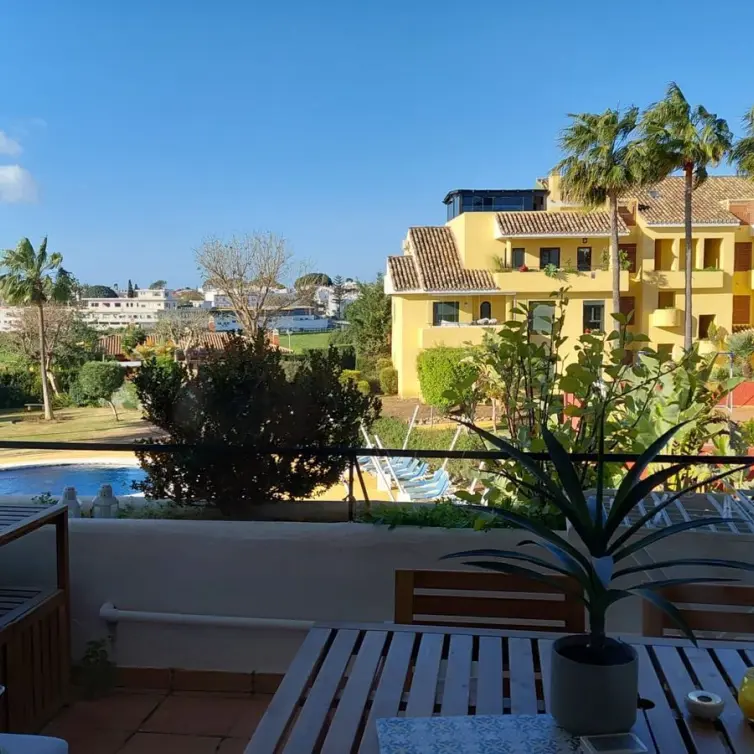 Sale of ground floor apartment in Estepona