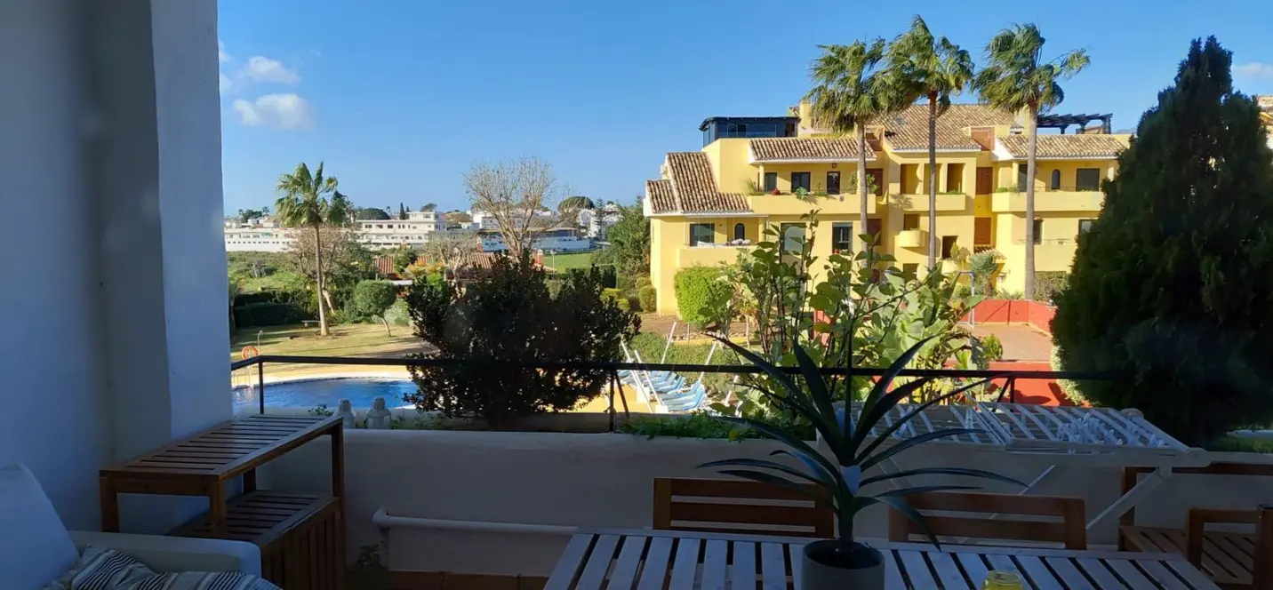 Sale of ground floor apartment in Estepona 2