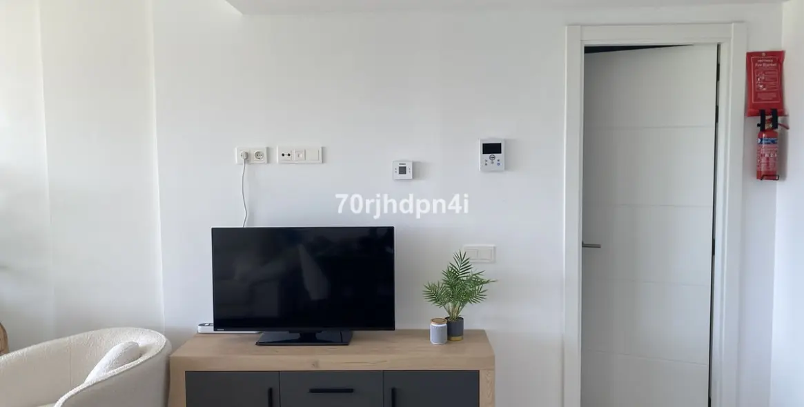 Sale of middle floor apartment in Málaga 2