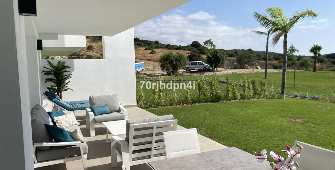Sale of middle floor apartment in Málaga 4