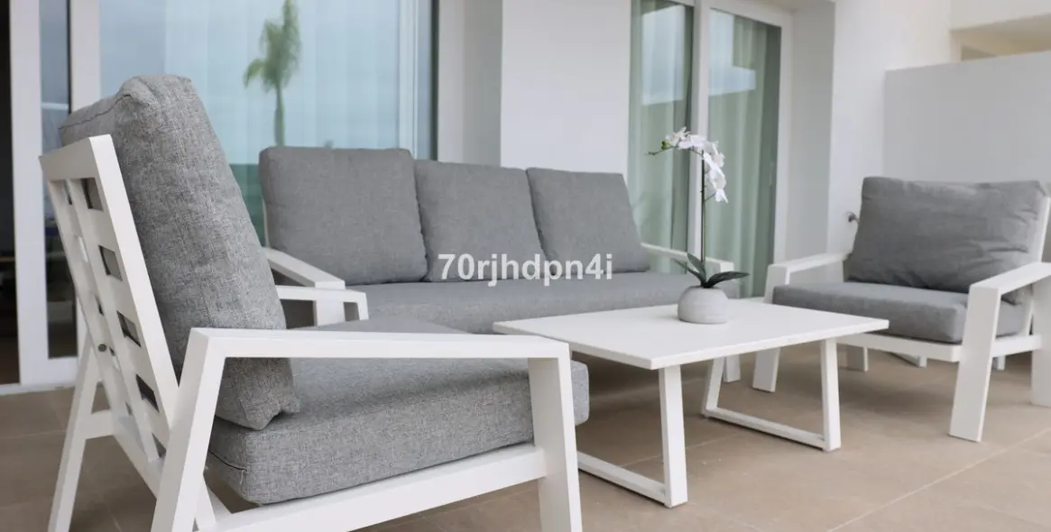 Sale of middle floor apartment in Málaga 17