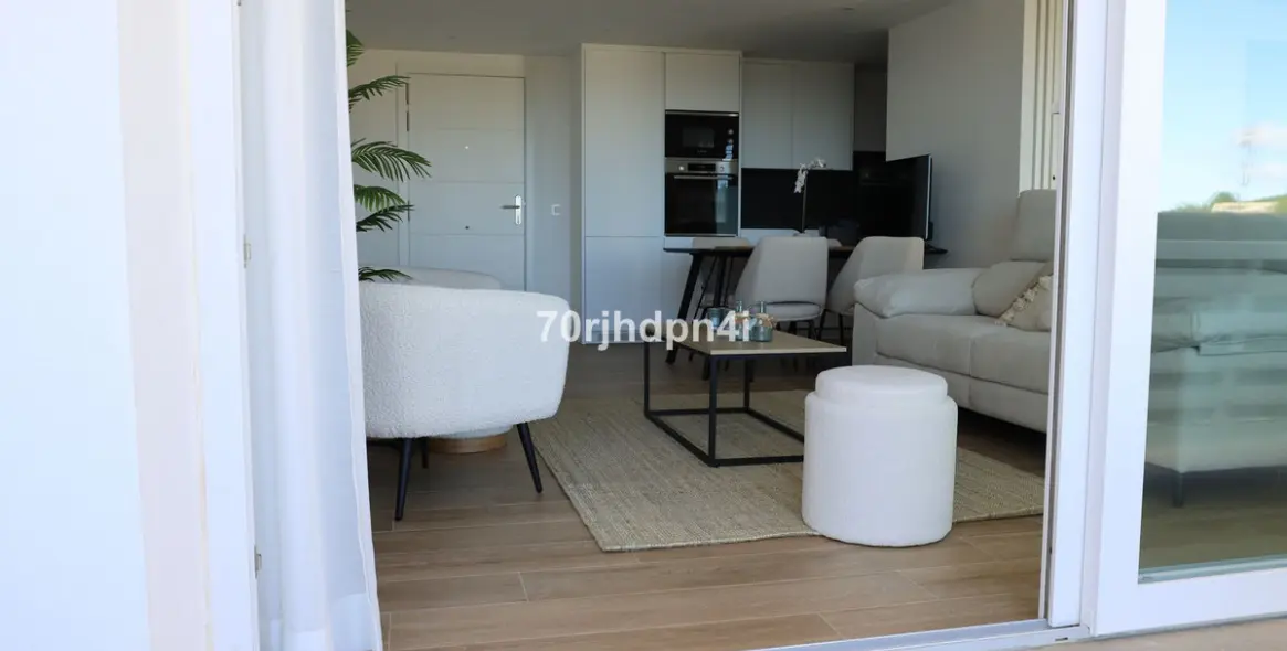 Sale of middle floor apartment in Málaga 25