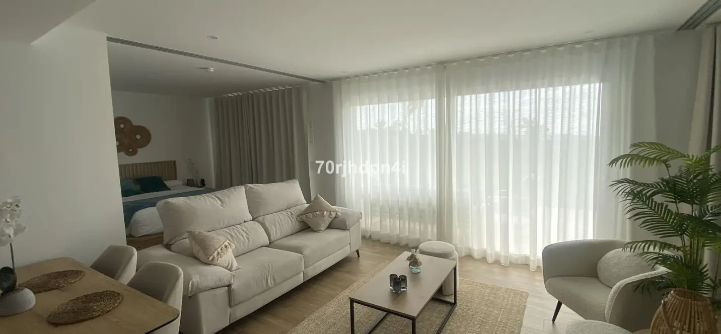 Продажа апартаментов на среднем этаже в Casares 0