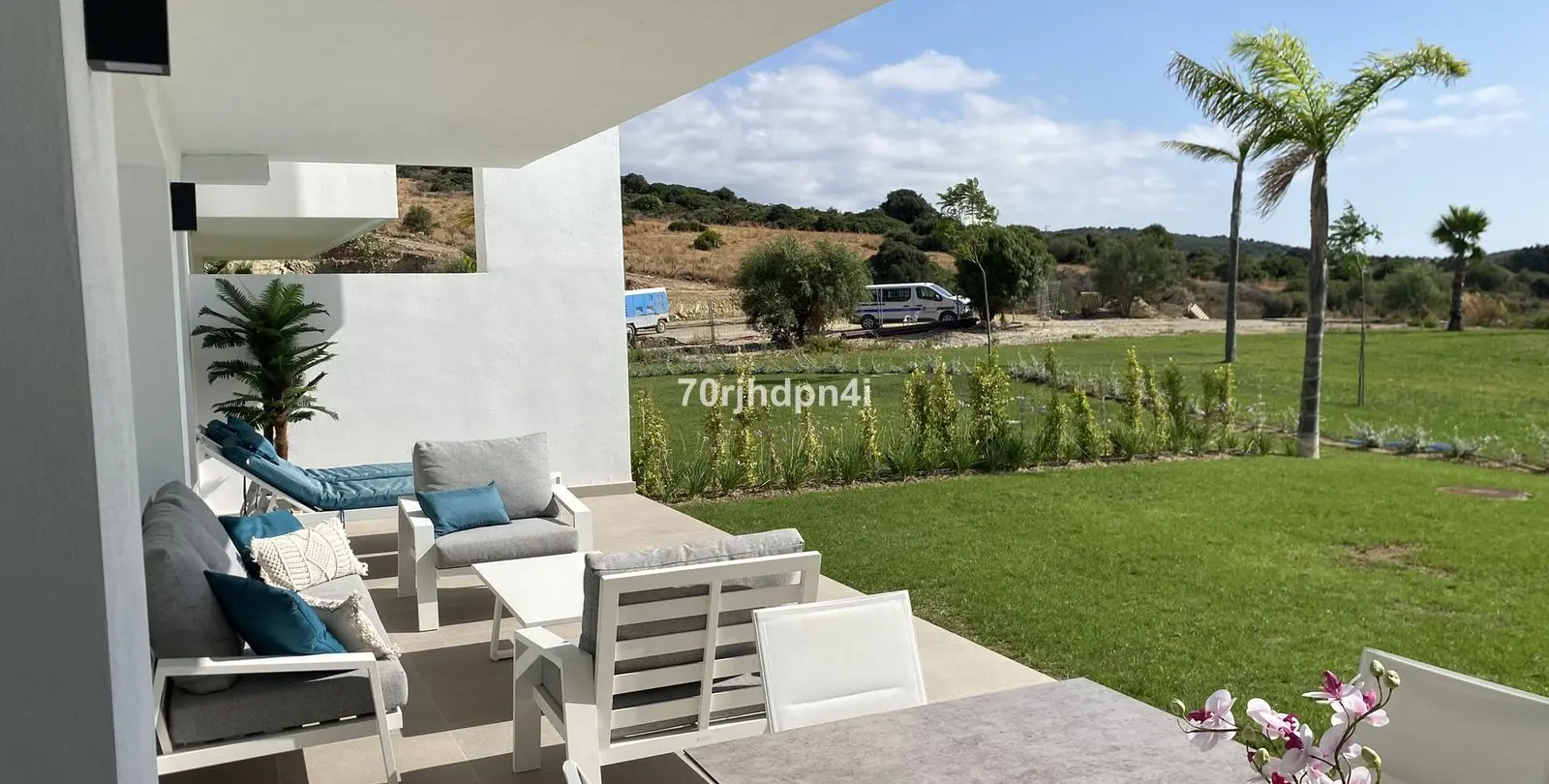 Sale of middle floor apartment in Casares 4