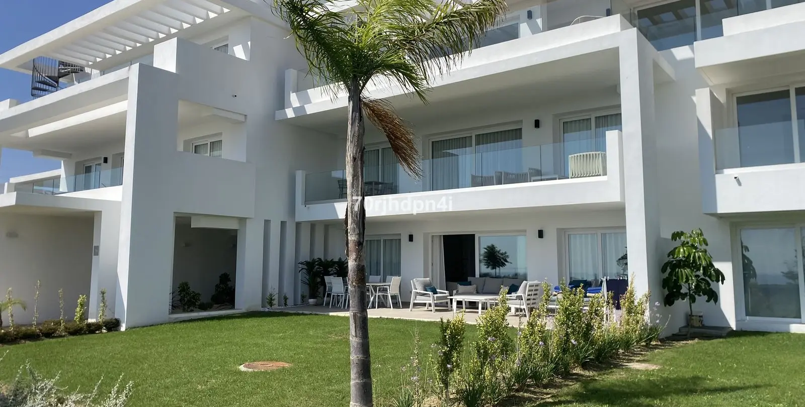Sale of middle floor apartment in Casares 5