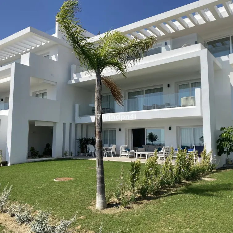 Продажа апартаментов на среднем этаже в Casares