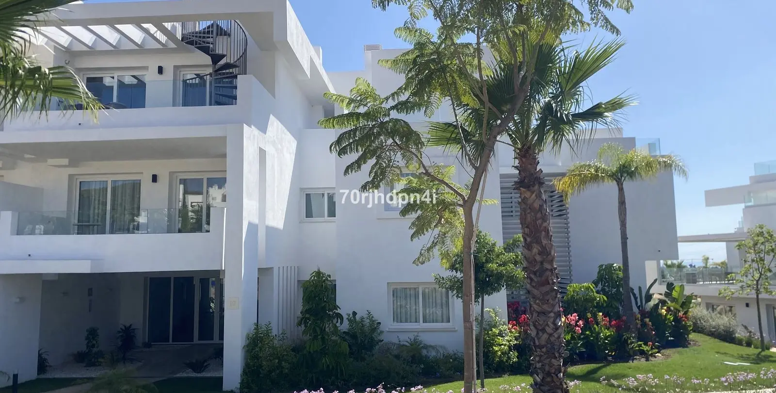 Sale of middle floor apartment in Casares 6