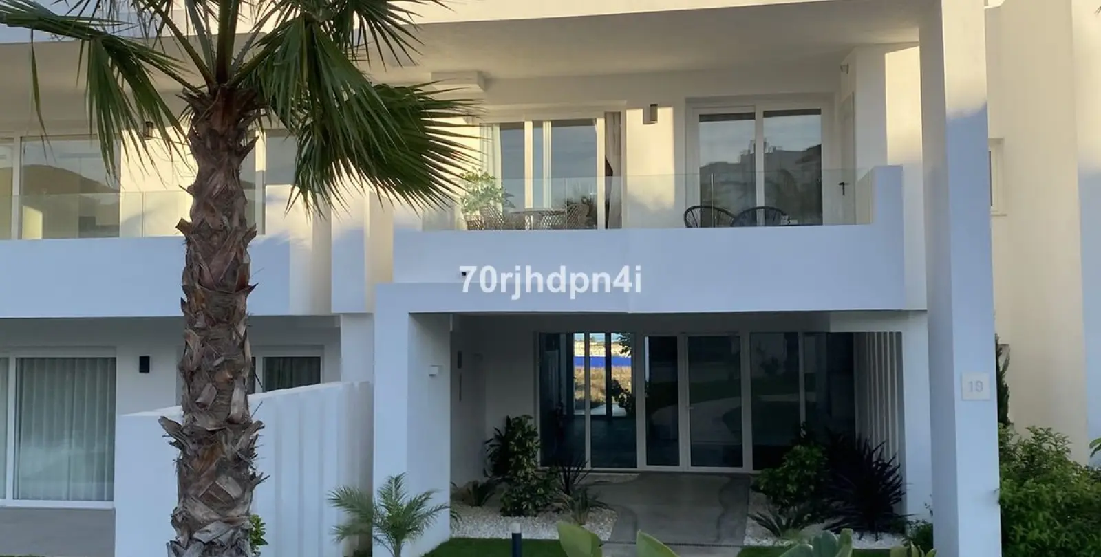 Sale of middle floor apartment in Casares 9