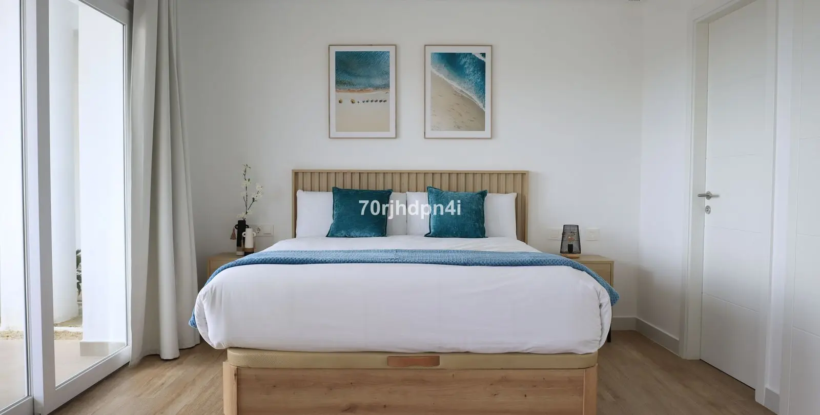 Sale of middle floor apartment in Casares 10