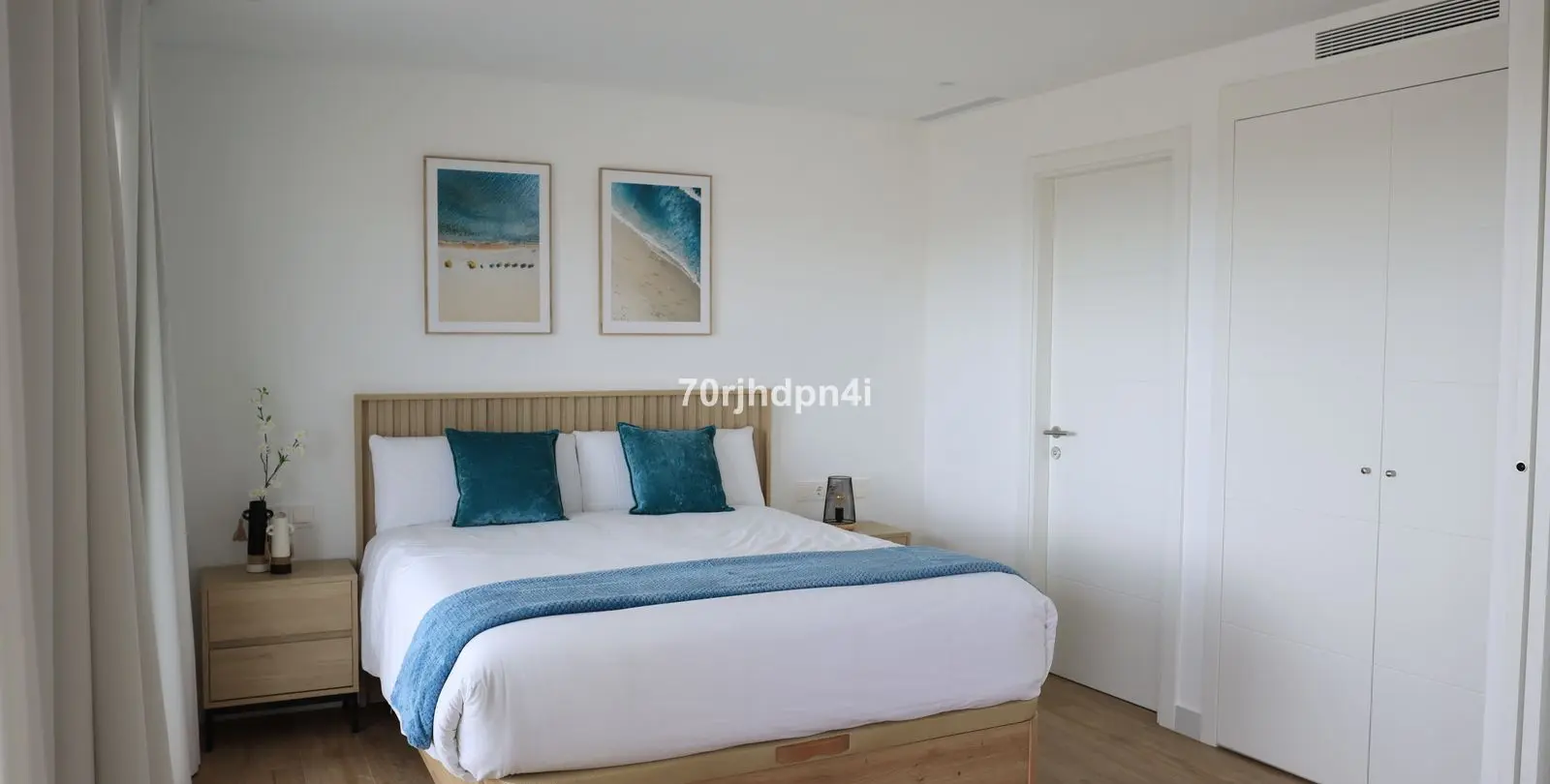 Sale of middle floor apartment in Casares 11