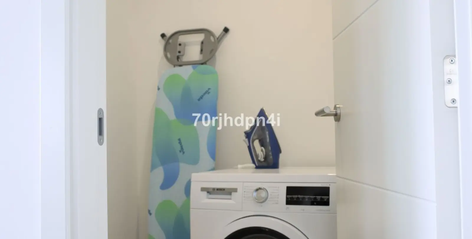 Sale of middle floor apartment in Casares 14