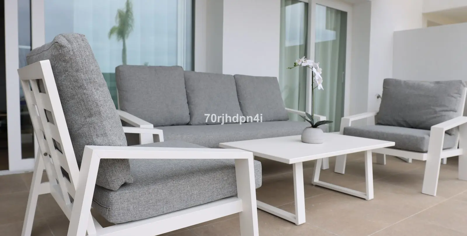 Sale of middle floor apartment in Casares 17