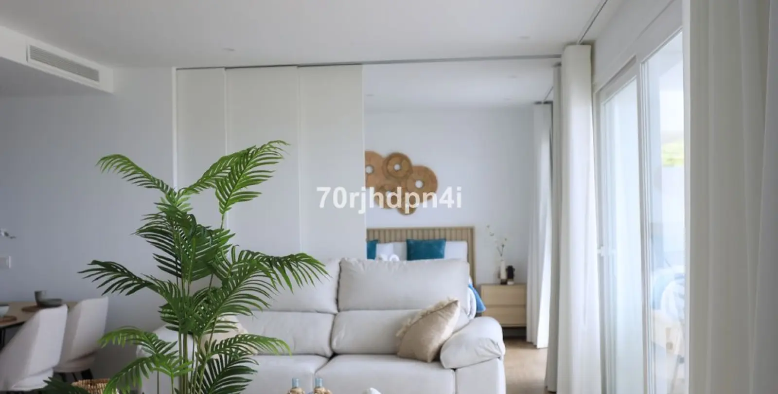 Sale of middle floor apartment in Casares 18