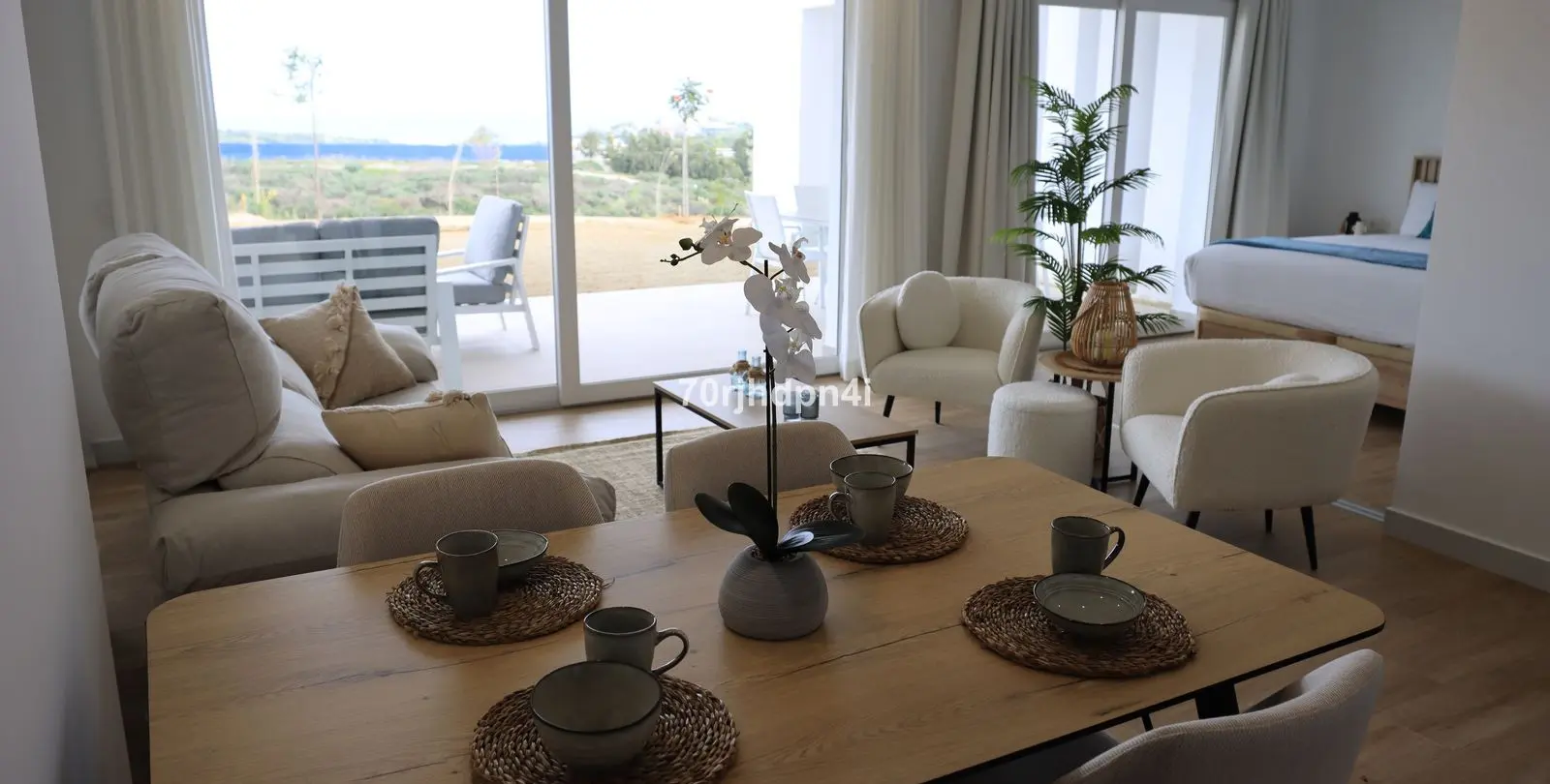 Sale of middle floor apartment in Casares 20