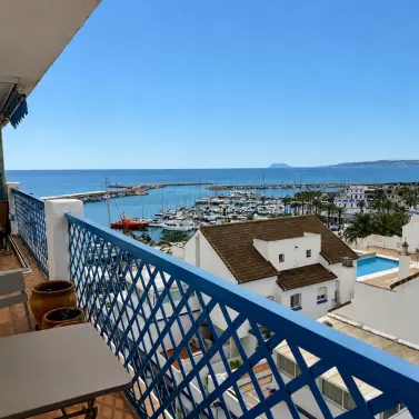 Venta de apartamento en planta media en Estepona