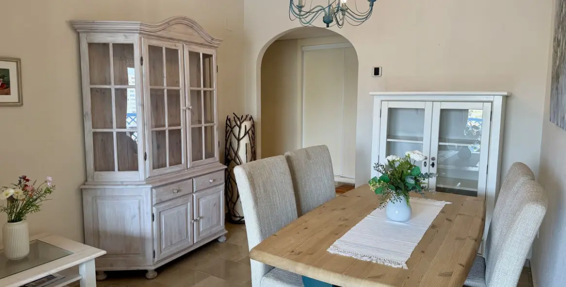 Venta de apartamento en planta media en Estepona 5