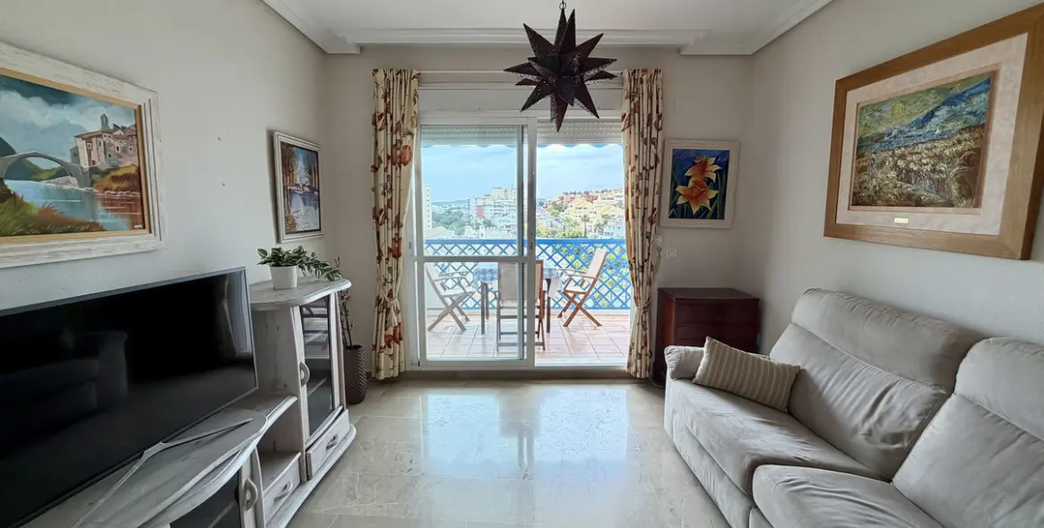 Venta de apartamento en planta media en Estepona 6