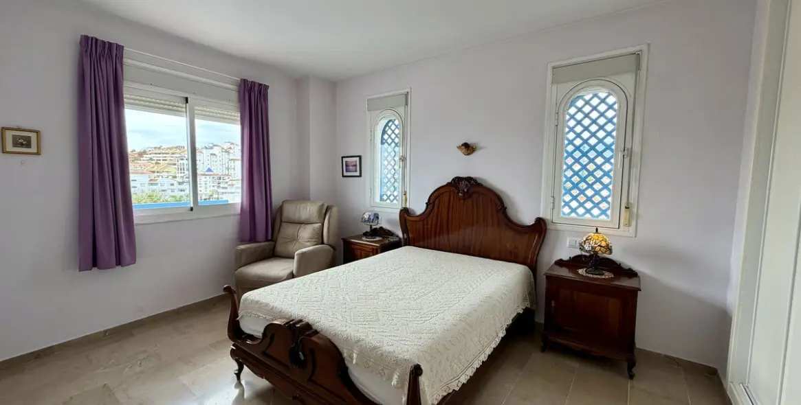 Venta de apartamento en planta media en Estepona 9