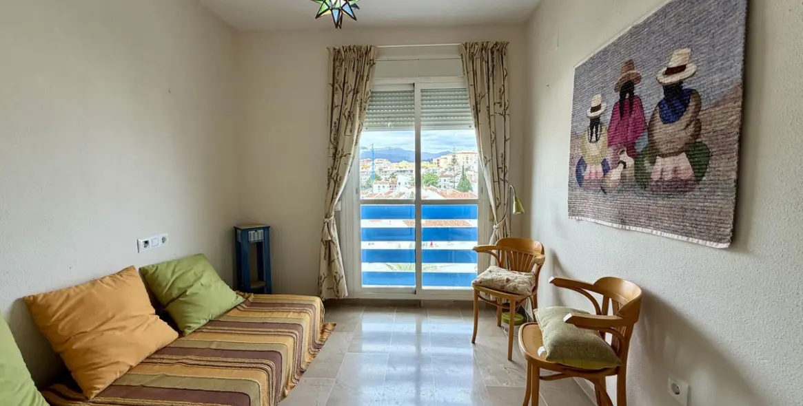 Venta de apartamento en planta media en Estepona 14