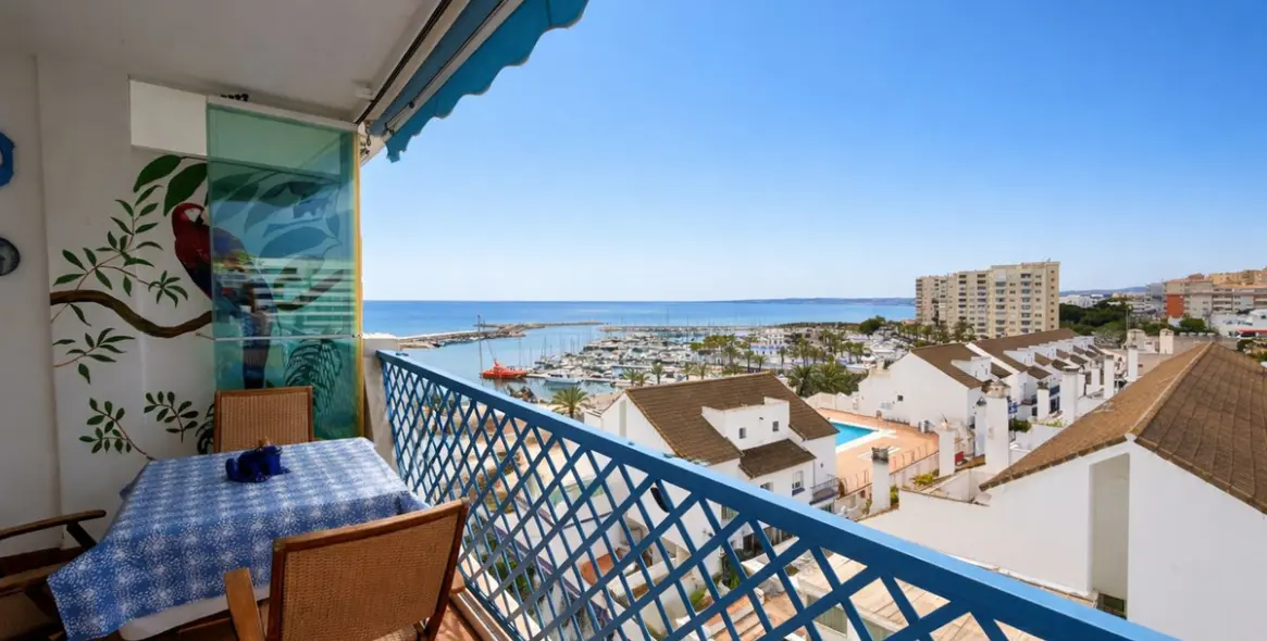Venta de apartamento en planta media en Estepona 18