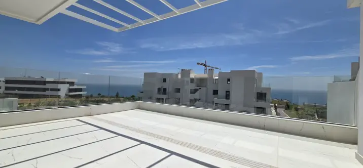 Продажа апартаментов на среднем этаже в Estepona 4