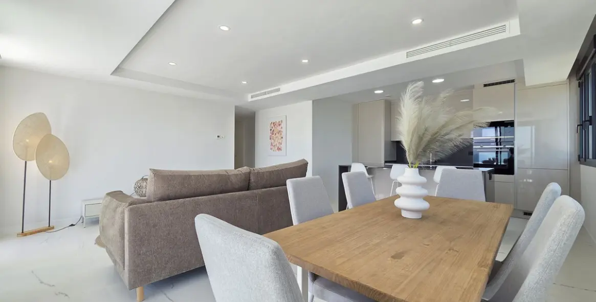 Venta de apartamento en planta media en Estepona 18