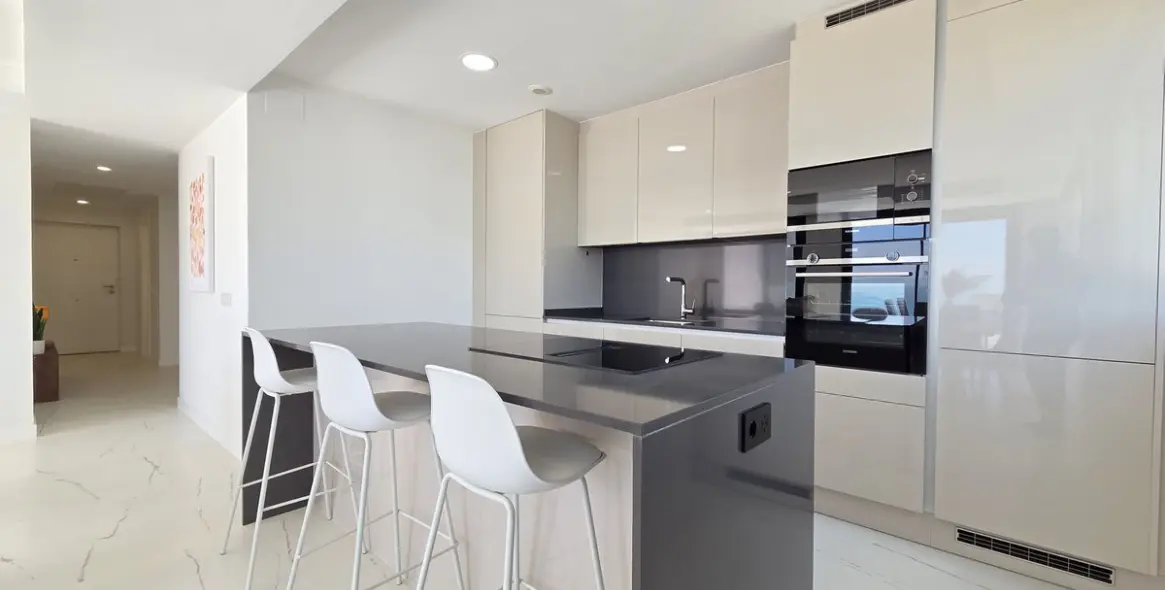 Venta de apartamento en planta media en Estepona 23