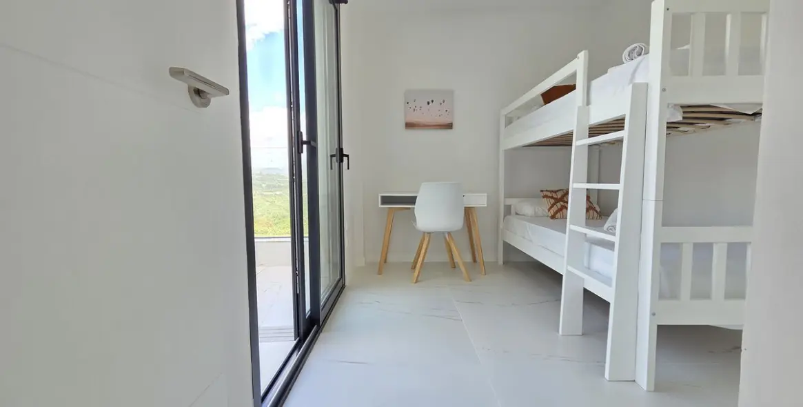 Venta de apartamento en planta media en Estepona 44