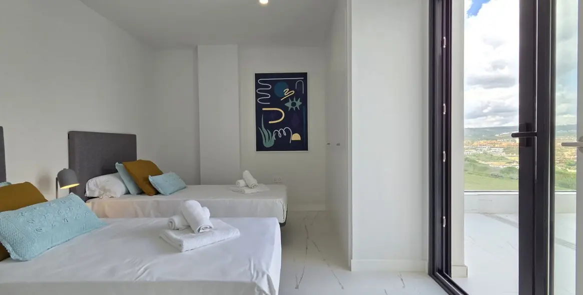 Venta de apartamento en planta media en Estepona 54