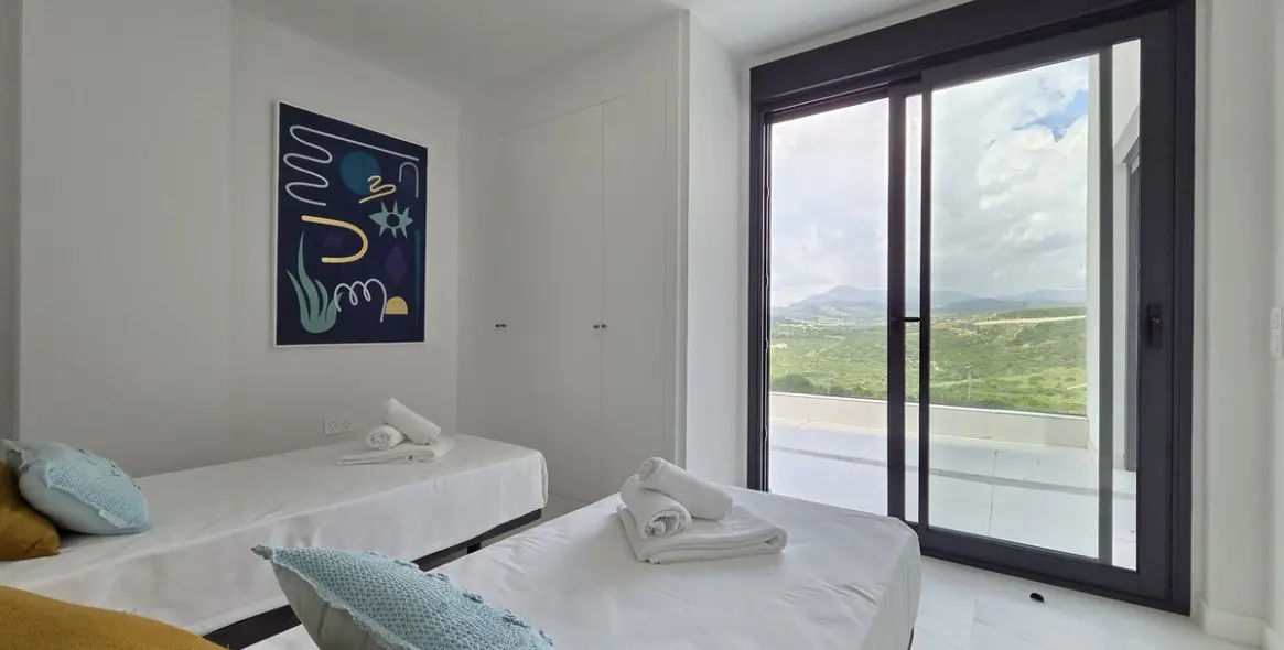 Venta de apartamento en planta media en Estepona 56