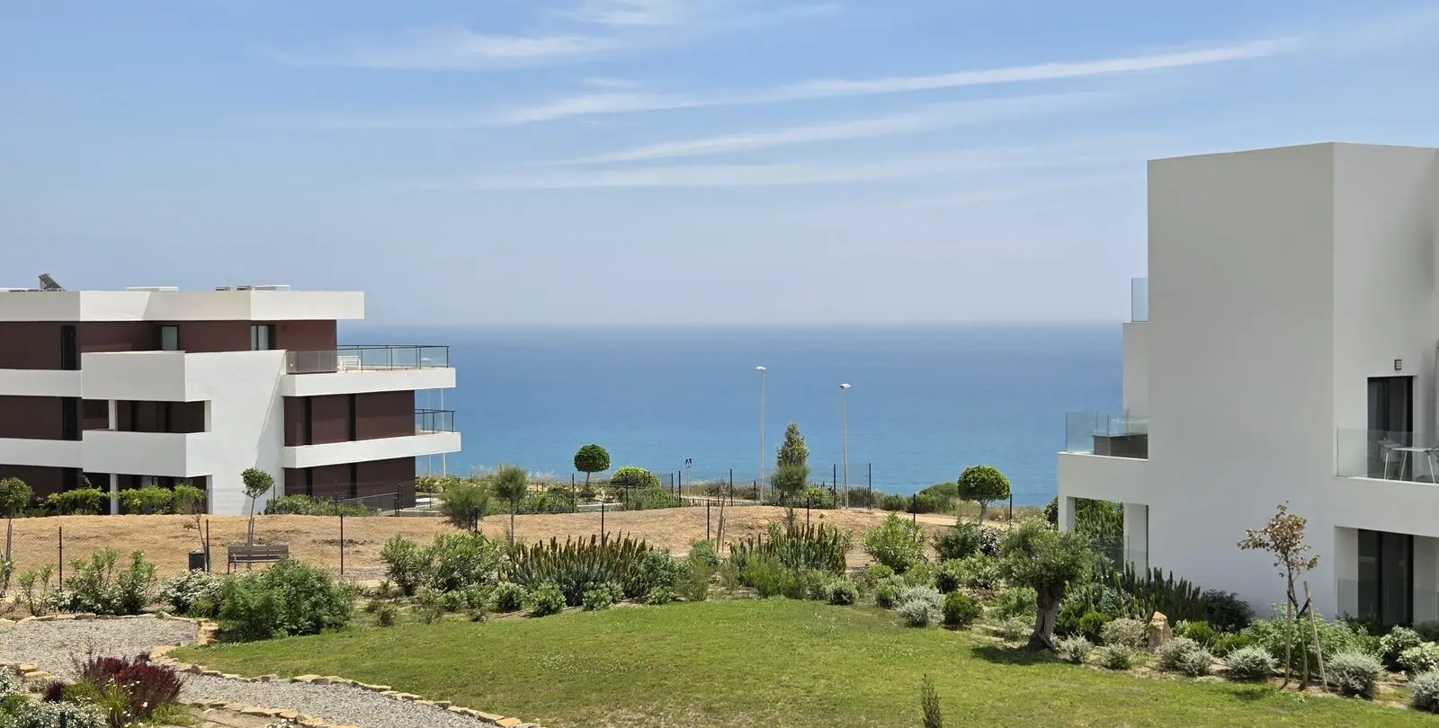 Sale of middle floor apartment in Estepona 1