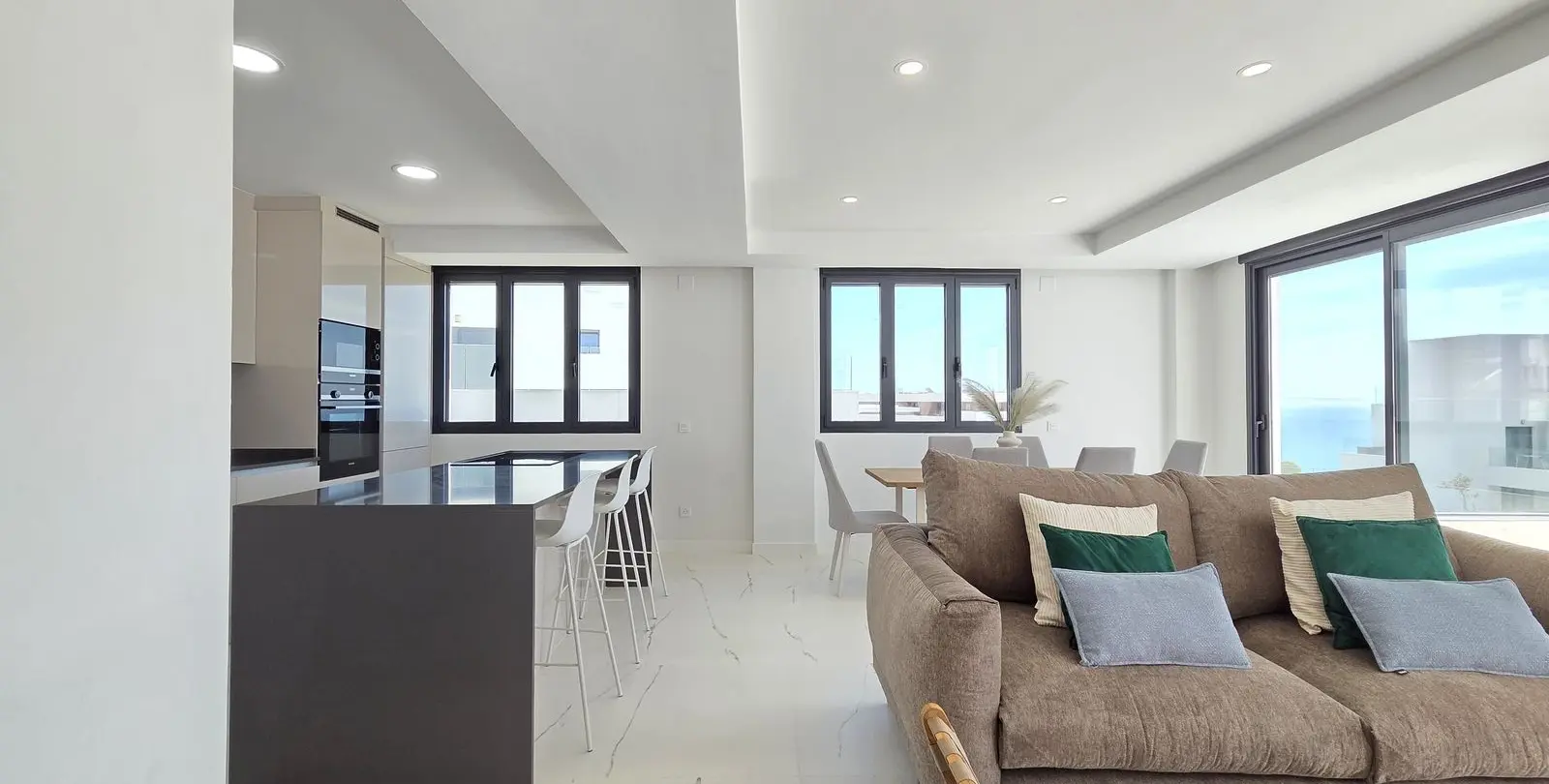 Sale of middle floor apartment in Estepona 4
